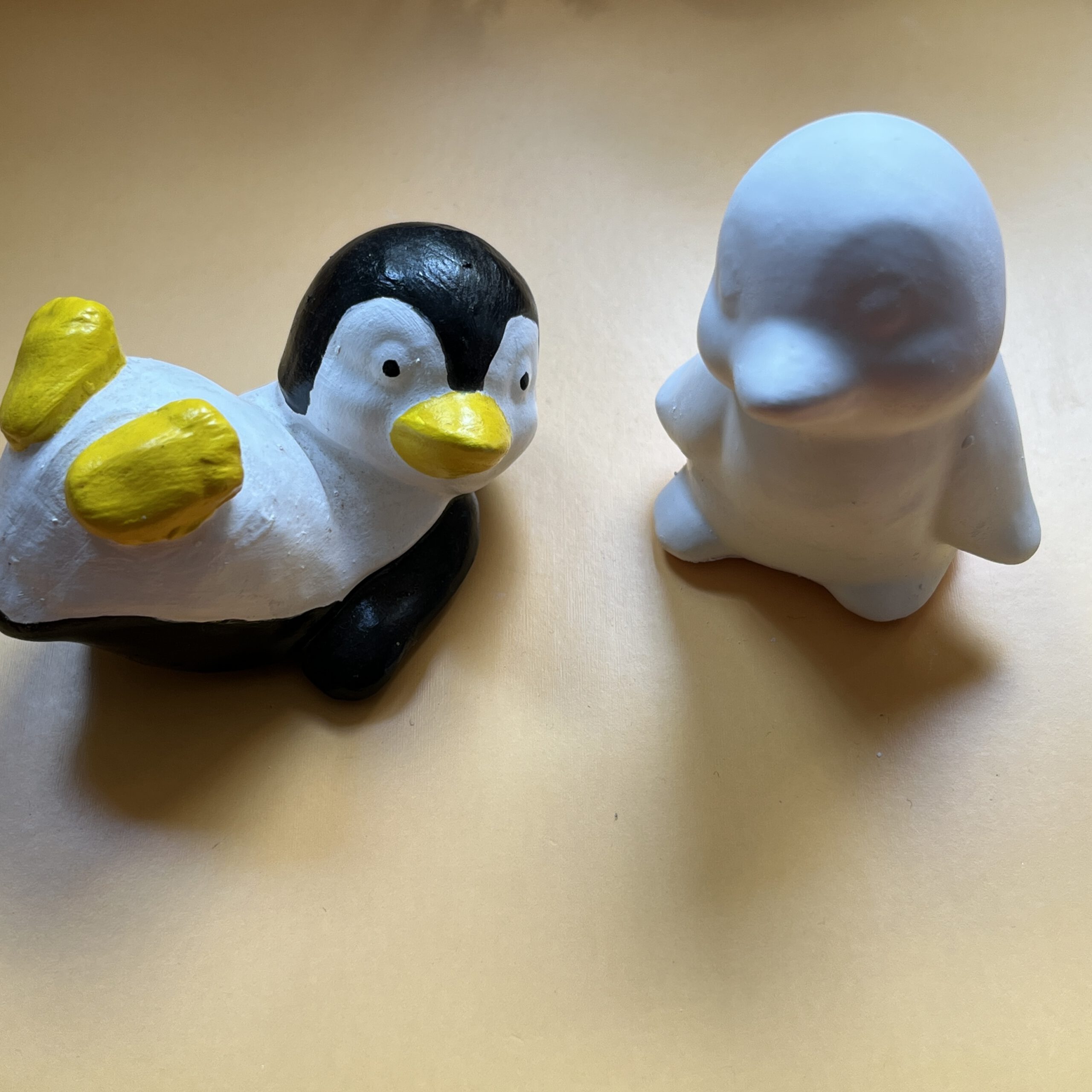 Pinguin aus Gips