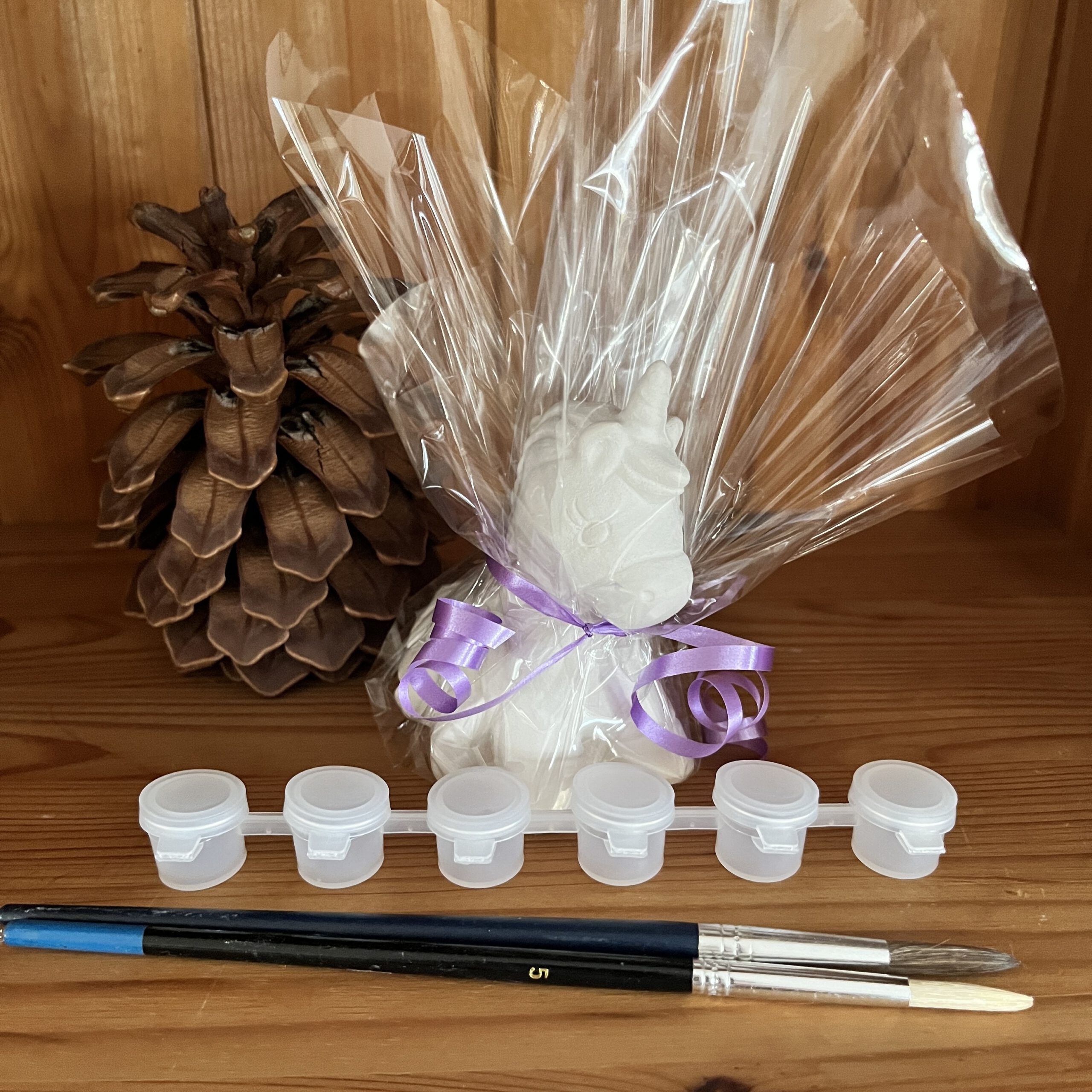 Einhorn mit Farben und Pinsel 3,99€ im Dezember